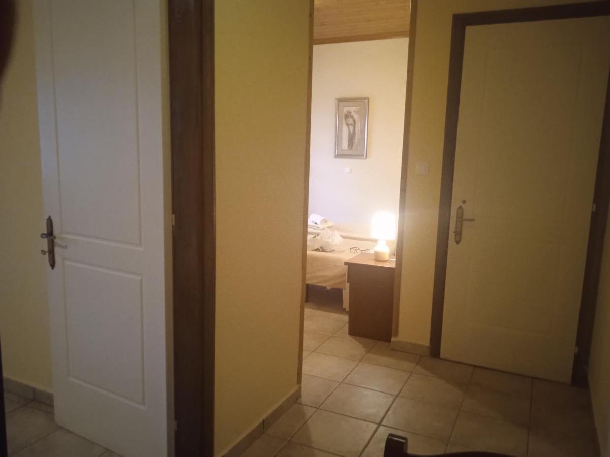 Thiamis Guesthouse Doliana ภายนอก รูปภาพ