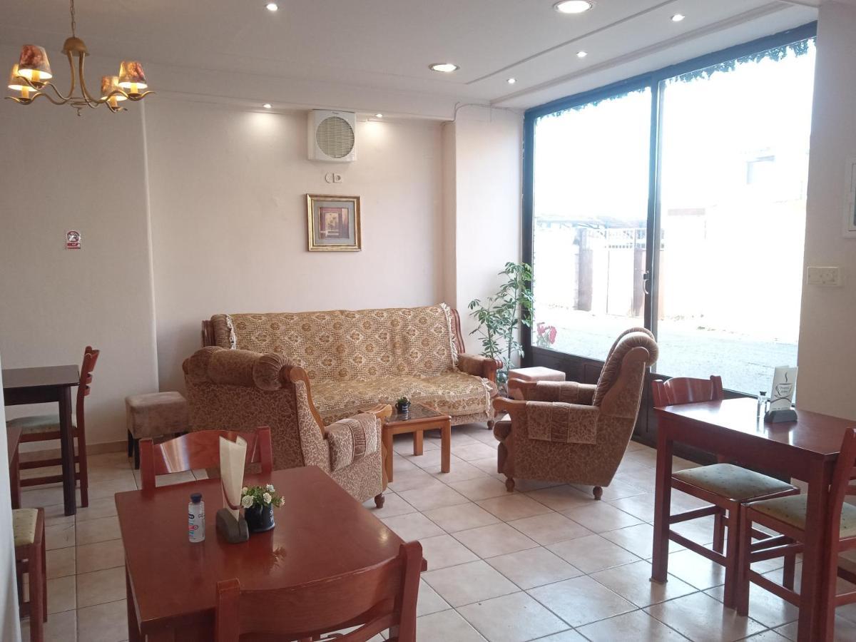 Thiamis Guesthouse Doliana ภายนอก รูปภาพ