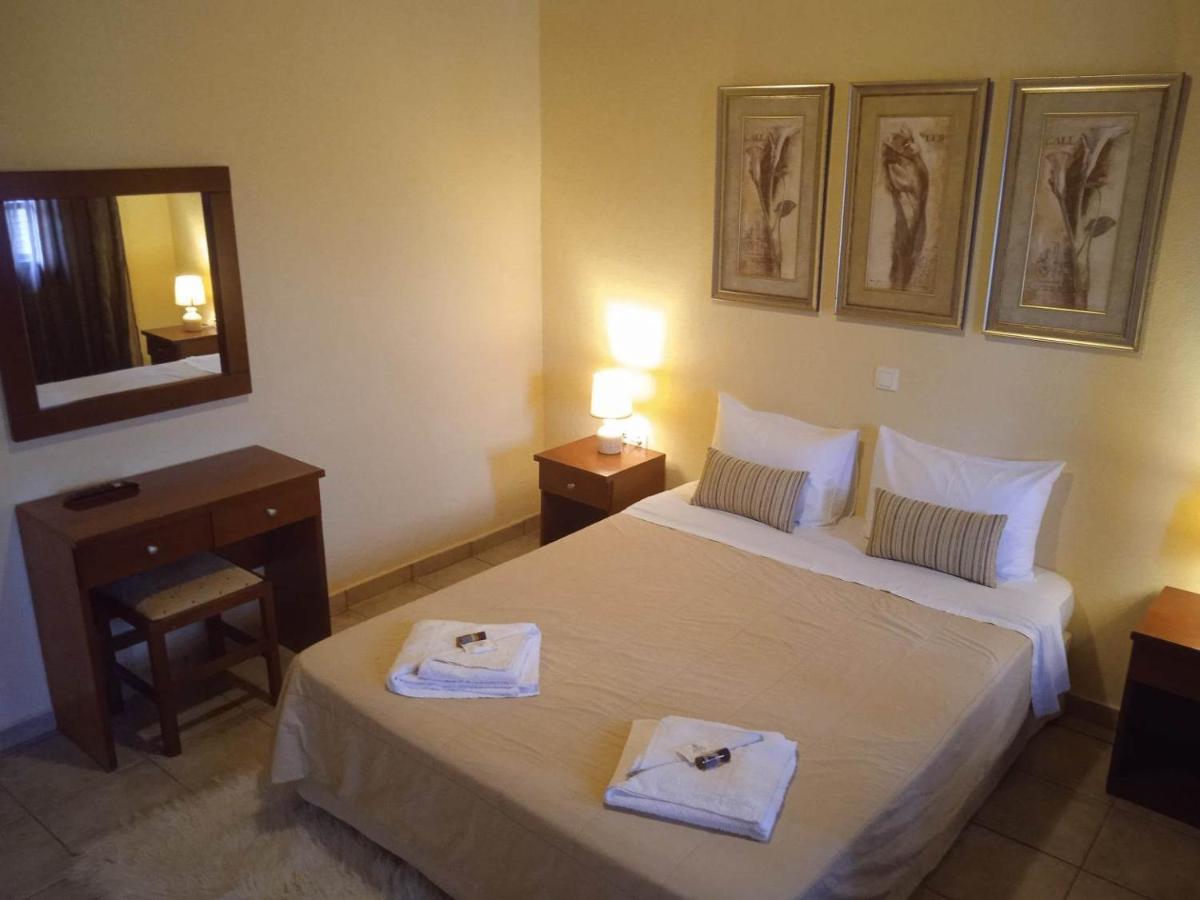 Thiamis Guesthouse Doliana ภายนอก รูปภาพ