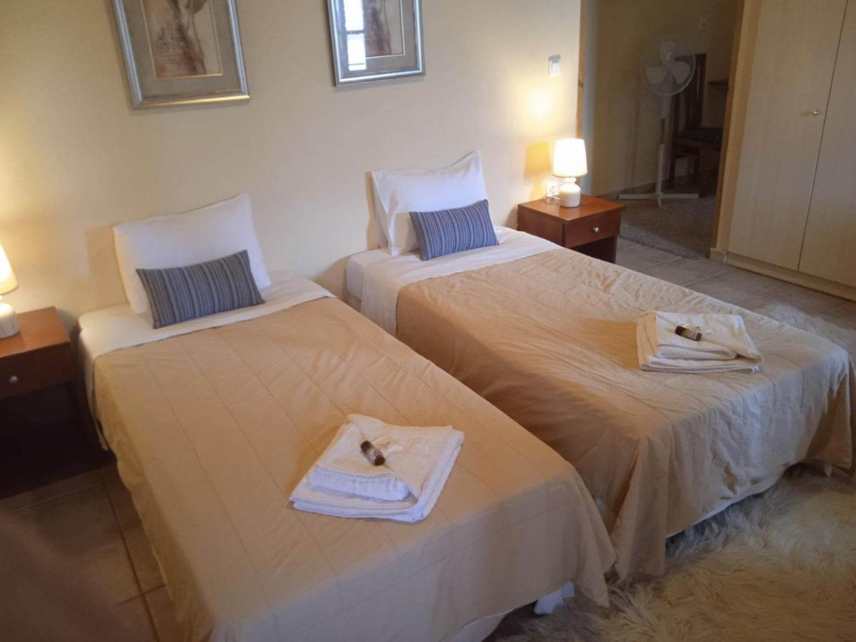 Thiamis Guesthouse Doliana ภายนอก รูปภาพ